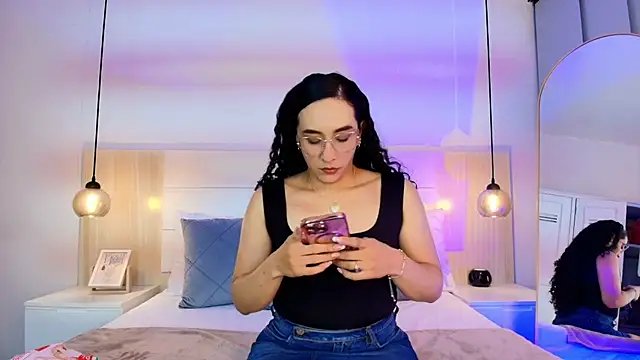 Snapshot of alehia_cute chatting on November 18, 10:14 pm alehia cute online show from November 18, 10:14 pm