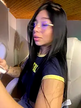 Maddy Piink online show from October 3, 8:28 pm