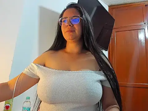 Snapshot of Danilua_ chatting on November 15, 1:14 am Danilua online show from November 15, 1:14 am