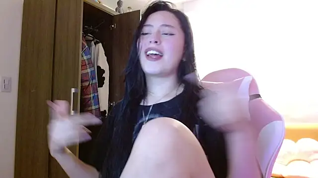 madissooon   online show from November 21, 4:55 am