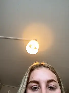 Snapshot of Layla_20_ chatting on October 6, 12:02 pm Layla 20  online show from October 6, 12:02 pm