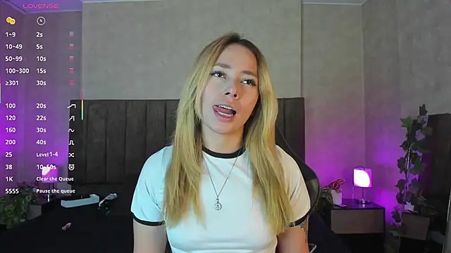 LanaMills  online show from December 1, 3:55 am