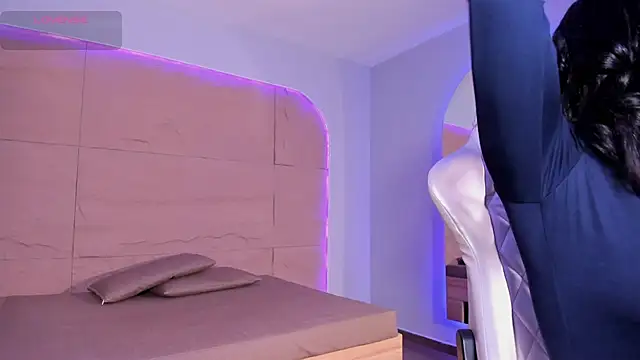 HannahMontgomery online show from November 25, 4:40 pm