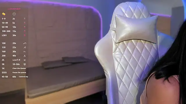 HannahMontgomery online show from January 8, 4:42 pm