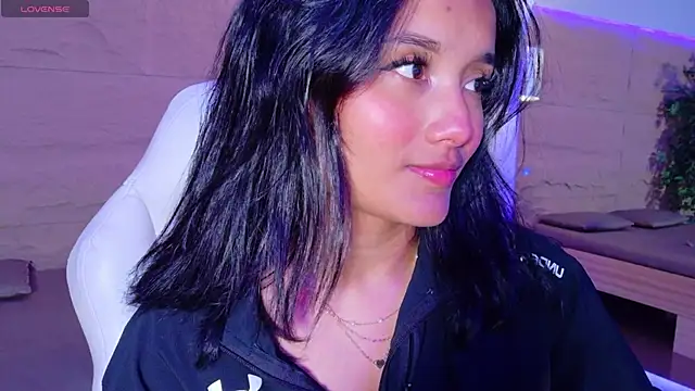 HannahMontgomery online show from April 29, 4:11 pm