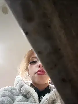 Snapshot of elisabethflores chatting on January 6, 10:01 pm elisabethflores online show from January 6, 10:01 pm