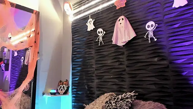 lu styles  online show from October 9, 5:44 pm