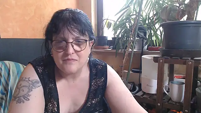 ladyfrombonn online show from May 12, 2:14 pm