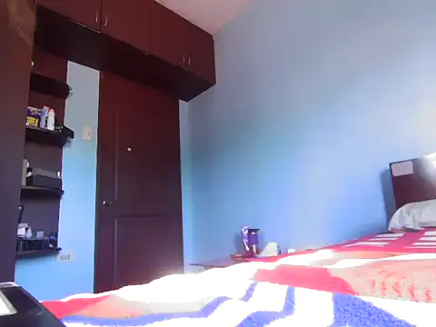 Yummiiieee28 online show from October 3, 7:16 am