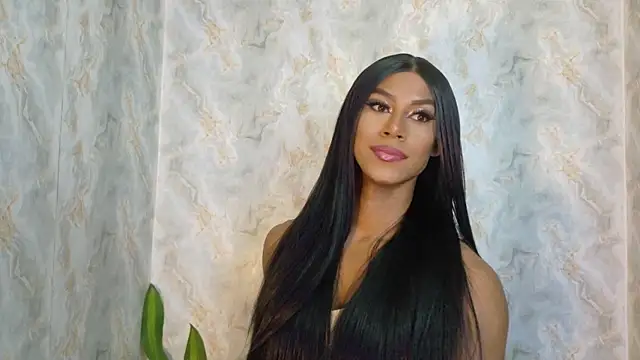 Snapshot of beauty_nina chatting on October 25, 5:15 am beauty nina online show from October 25, 5:15 am