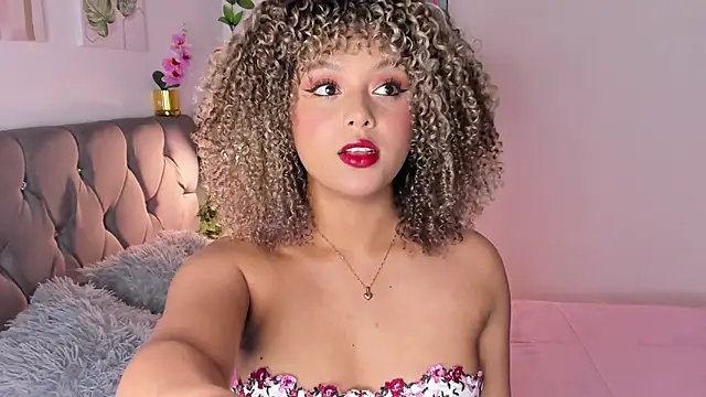 isajonnes18 online show from October 25, 11:54 pm