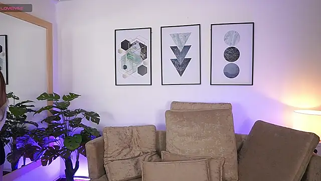 Snapshot of MilaCrave chatting on September 10, 11:43 am MilaCrave online show from September 10, 11:43 am