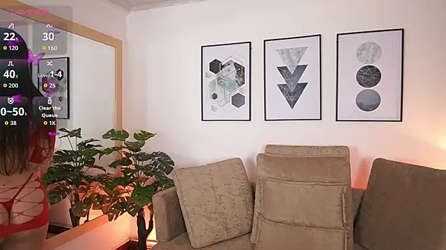 Snapshot of MilaCrave chatting on September 17, 11:45 am MilaCrave online show from September 17, 11:45 am