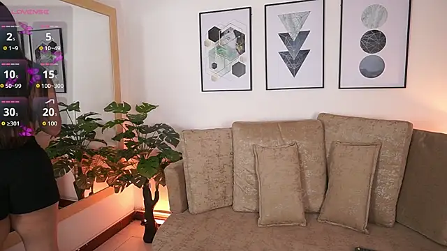 Snapshot of MilaCrave chatting on September 18, 11:45 am MilaCrave online show from September 18, 11:45 am