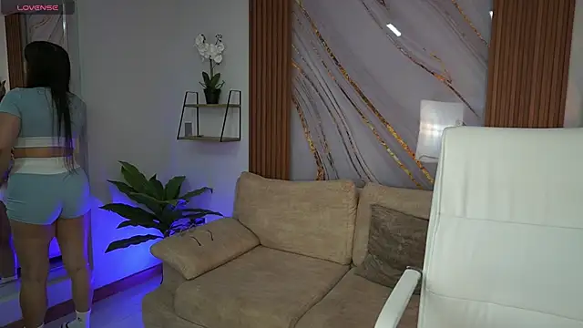 Snapshot of MilaCrave chatting on October 1, 11:49 am MilaCrave online show from October 1, 11:49 am