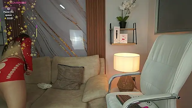 Snapshot of MilaCrave chatting on October 3, 11:40 am MilaCrave online show from October 3, 11:40 am