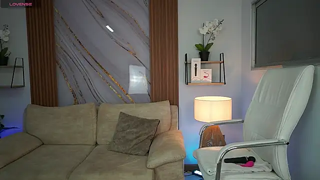 Snapshot of MilaCrave chatting on October 8, 11:30 am MilaCrave online show from October 8, 11:30 am