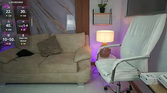 Snapshot of MilaCrave chatting on October 10, 11:42 am MilaCrave online show from October 10, 11:42 am