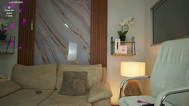 Snapshot of MilaCrave chatting on October 11, 11:42 am MilaCrave online show from October 11, 11:42 am