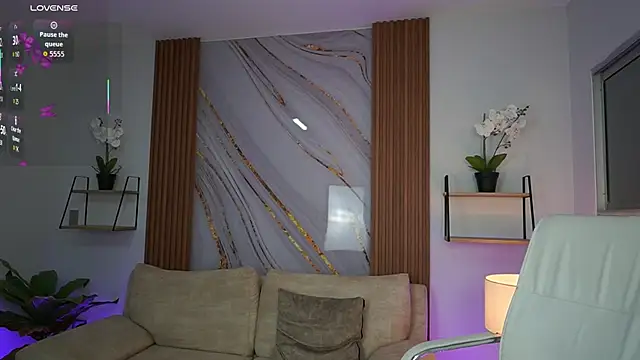 Snapshot of MilaCrave chatting on October 13, 11:32 am MilaCrave online show from October 13, 11:32 am