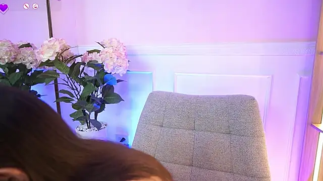 MilaCrave online show from April 20, 12:08 pm