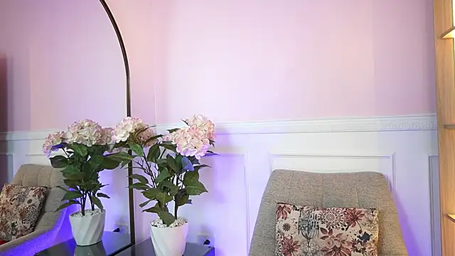 MilaCrave online show from April 23, 11:42 am