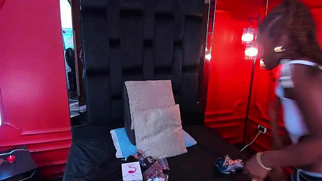 halleylorens online show from October 6, 7:11 pm