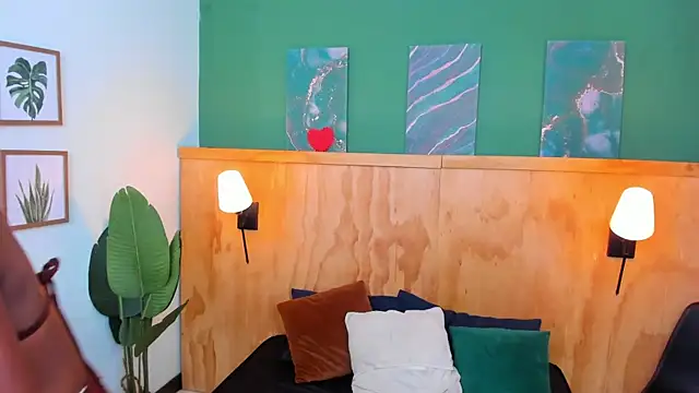 halleylorens online show from October 11, 7:12 pm