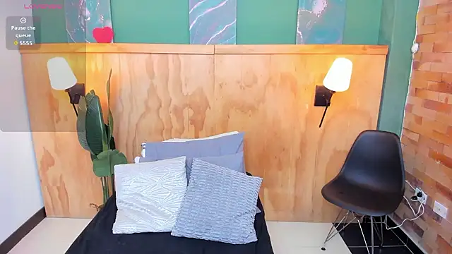 halleylorens online show from January 31, 7:11 pm