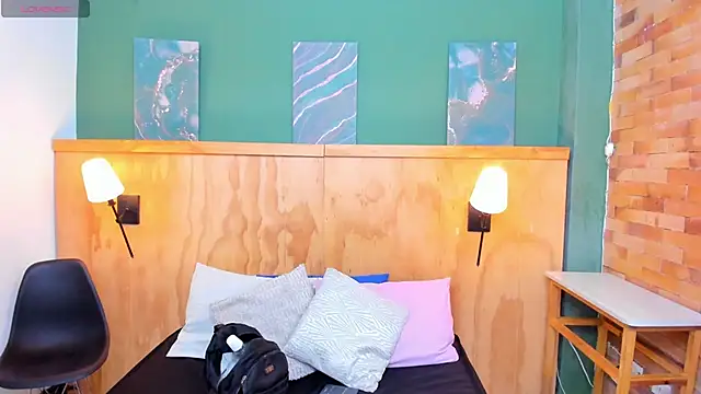 halleylorens online show from April 21, 7:17 pm