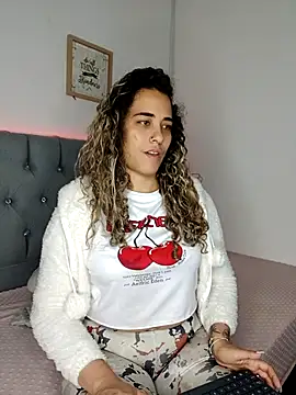 Snapshot of Miss-Melina chatting on October 18, 9:59 pm Miss-Melina online show from October 18, 9:59 pm