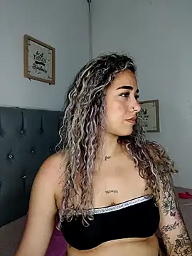 Snapshot of Miss-Melina chatting on November 23, 7:02 pm Miss-Melina online show from November 23, 7:02 pm