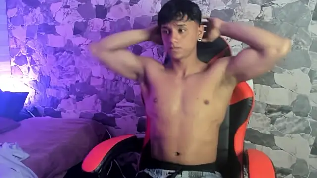 ZYZZ1312 online show from April 17, 5:32 am