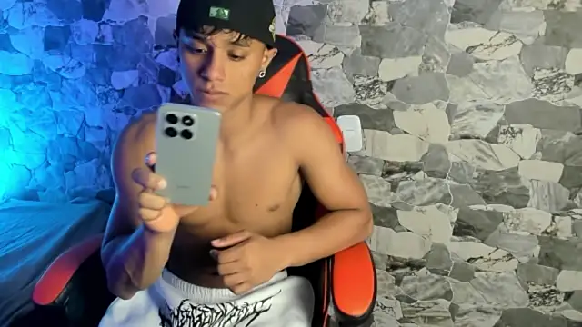 ZYZZ1312 online show from April 24, 5:10 am