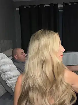 Snapshot of sammie-99 chatting on February 19, 11:01 pm sammie-99 online show from February 19, 11:01 pm