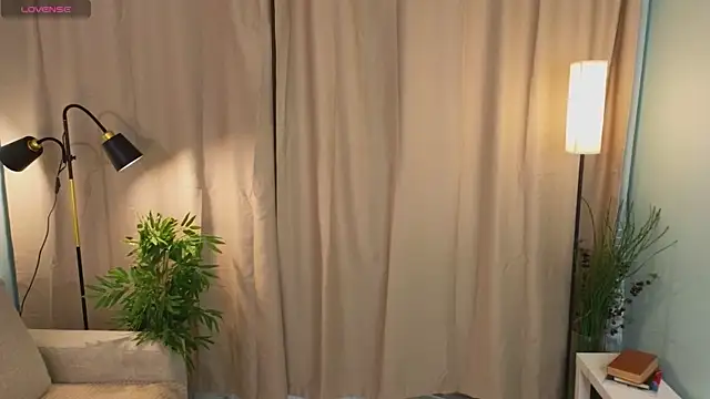 lisabaus online show from September 22, 7:10 am