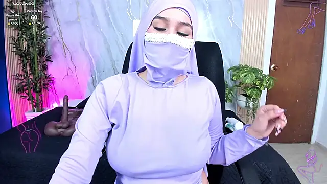 Snapshot of Hadarah_persa chatting on November 6, 10:43 pm Hadarah persa online show from November 6, 10:43 pm