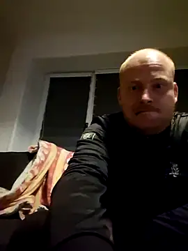 Snapshot of svenni2525 chatting on October 6, 4:43 am svenni2525 online show from October 6, 4:43 am