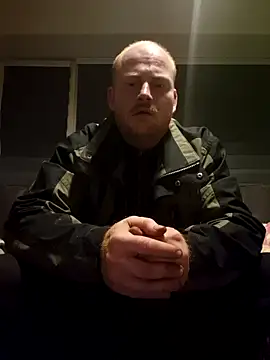 Snapshot of svenni2525 chatting on October 11, 6:28 pm svenni2525 online show from October 11, 6:28 pm