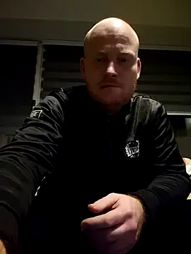 svenni2525 online show from October 28, 2:15 am