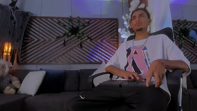 Adonis WB online show from October 29, 9:27 pm