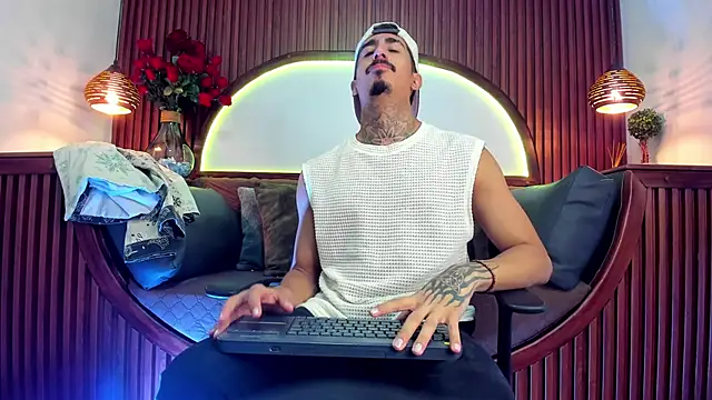 Donovan Desmond online show from February 3, 4:10 am