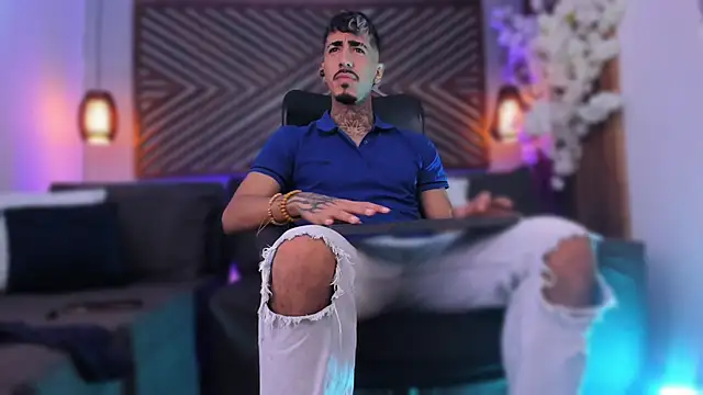 Donovan Desmond online show from February 6, 3:44 am