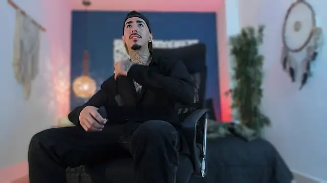 Donovan Desmond online show from February 8, 2:59 am