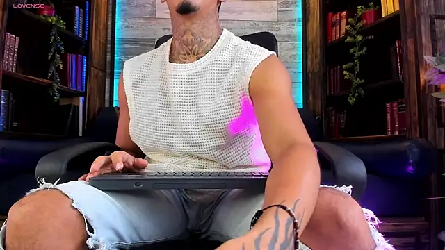 Donovan Desmond online show from April 1, 10:18 pm