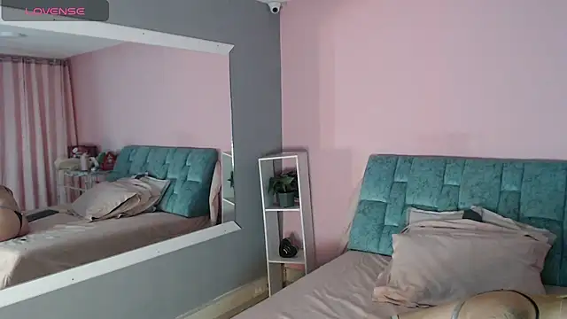 Camila Russoo online show from February 24, 7:01 pm