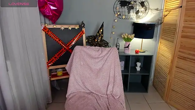 mishapallmer online show from October 21, 1:50 am