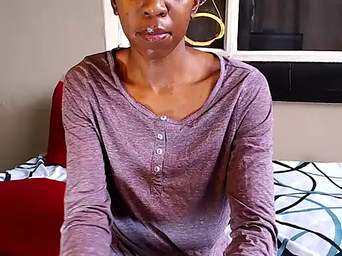 Snapshot of PetiteEbonyBabe chatting on September 28, 7:36 am PetiteEbonyBabe online show from September 28, 7:36 am