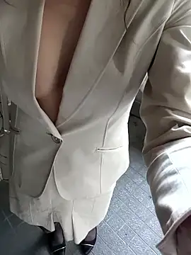 pink-mai online show from April 27, 7:39 am