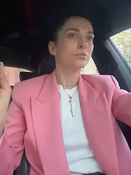 EllyLynn online show from April 19, 5:01 pm